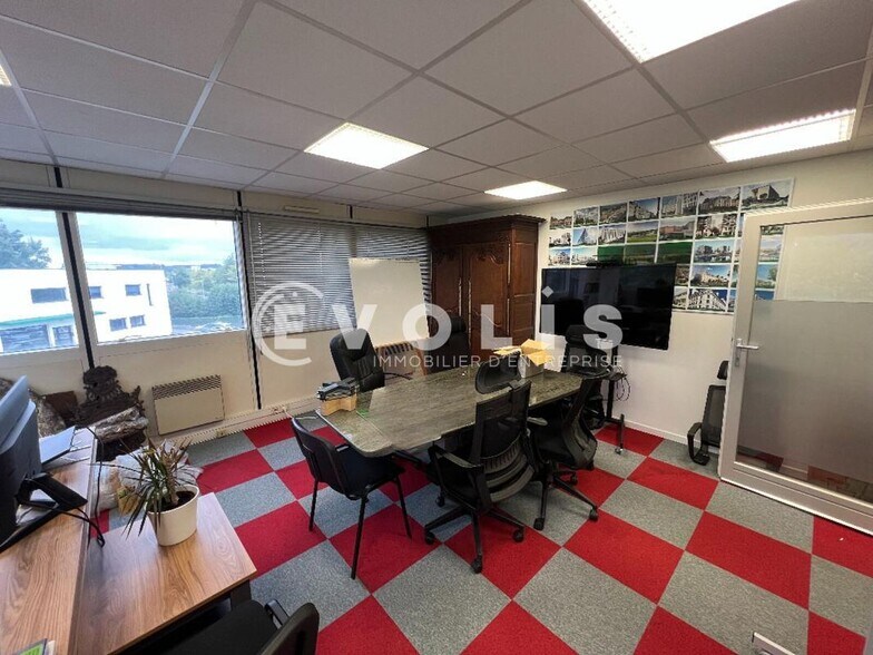 Office in Creteil for lease - Interior Photo - Image 3 of 8