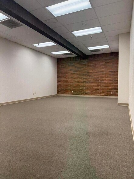 1600 Market St, Redding, CA for lease - Building Photo - Image 3 of 8