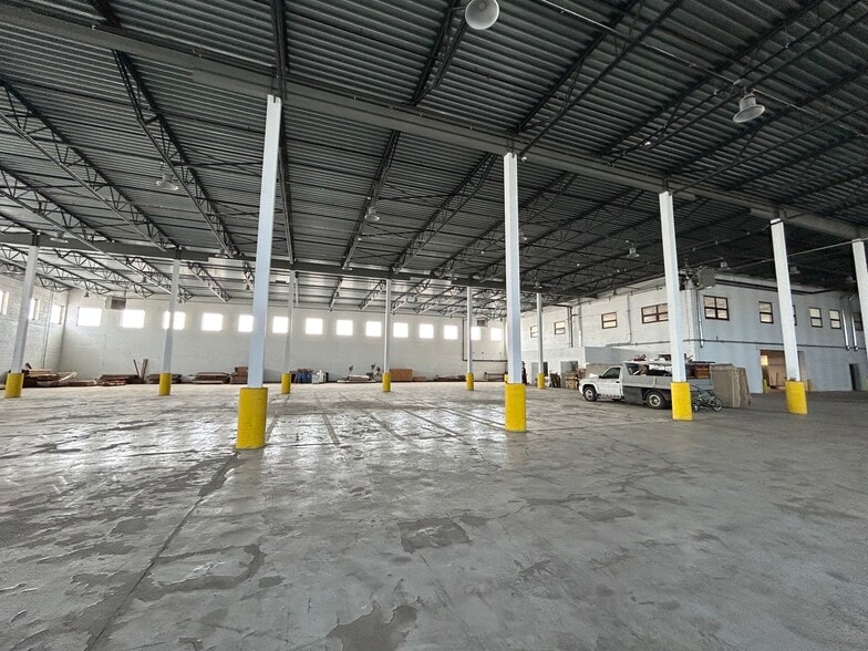 625 N Sacramento Blvd, Chicago, IL for lease - Building Photo - Image 2 of 13