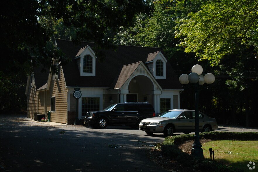 20 Cherry Tree Farm Rd, Middletown, NJ for lease - Building Photo - Image 2 of 2