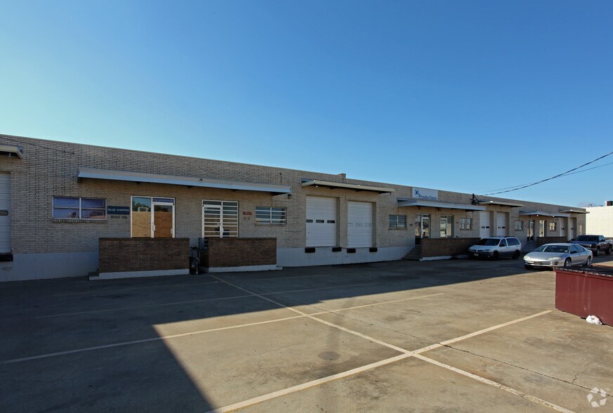 2970 Blystone Ln, Dallas, TX à louer - Photo du bâtiment - Image 2 de 3