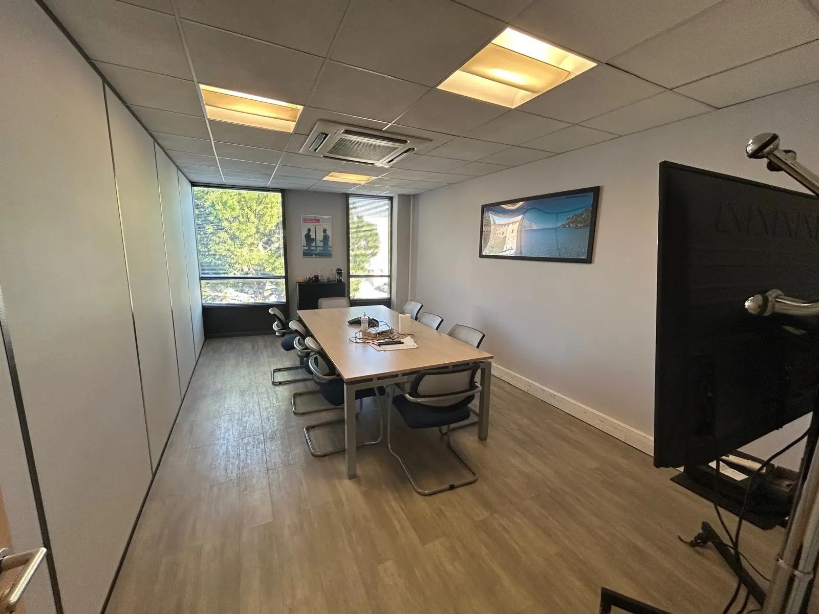 Office in Marseille for lease Interior Photo- Image 1 of 3