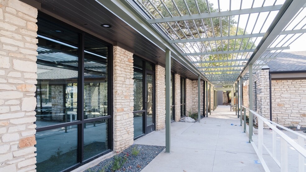 4701 W Gate Blvd, Austin, TX for lease - Building Photo - Image 2 of 9