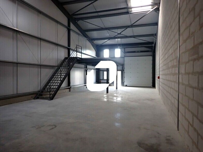 Industrial in Novillers for sale - Building Photo - Image 2 of 13