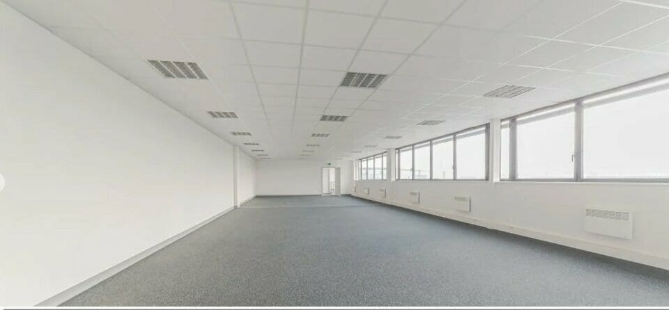2 Rue De La Borne Blanche, Combs-la-Ville for lease - Interior Photo - Image 2 of 5