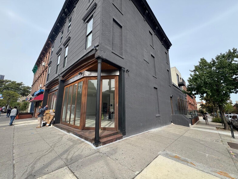 459-461 Myrtle Ave, Brooklyn, NY à louer - Photo du bâtiment - Image 2 de 8