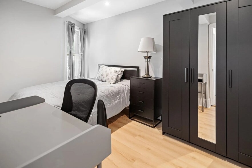 Cornell Portfolio - 22 Units - 80 Beds portfolio of 1 properties for sale on LoopNet.ca - Building Photo - Image 2 of 7
