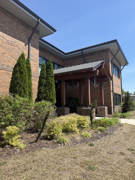 185 Grant St, West End, NC à vendre - Photo du bâtiment - Image 3 de 15