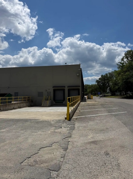 8102 Blanding Blvd, Jacksonville, FL for lease - Building Photo - Image 3 of 13
