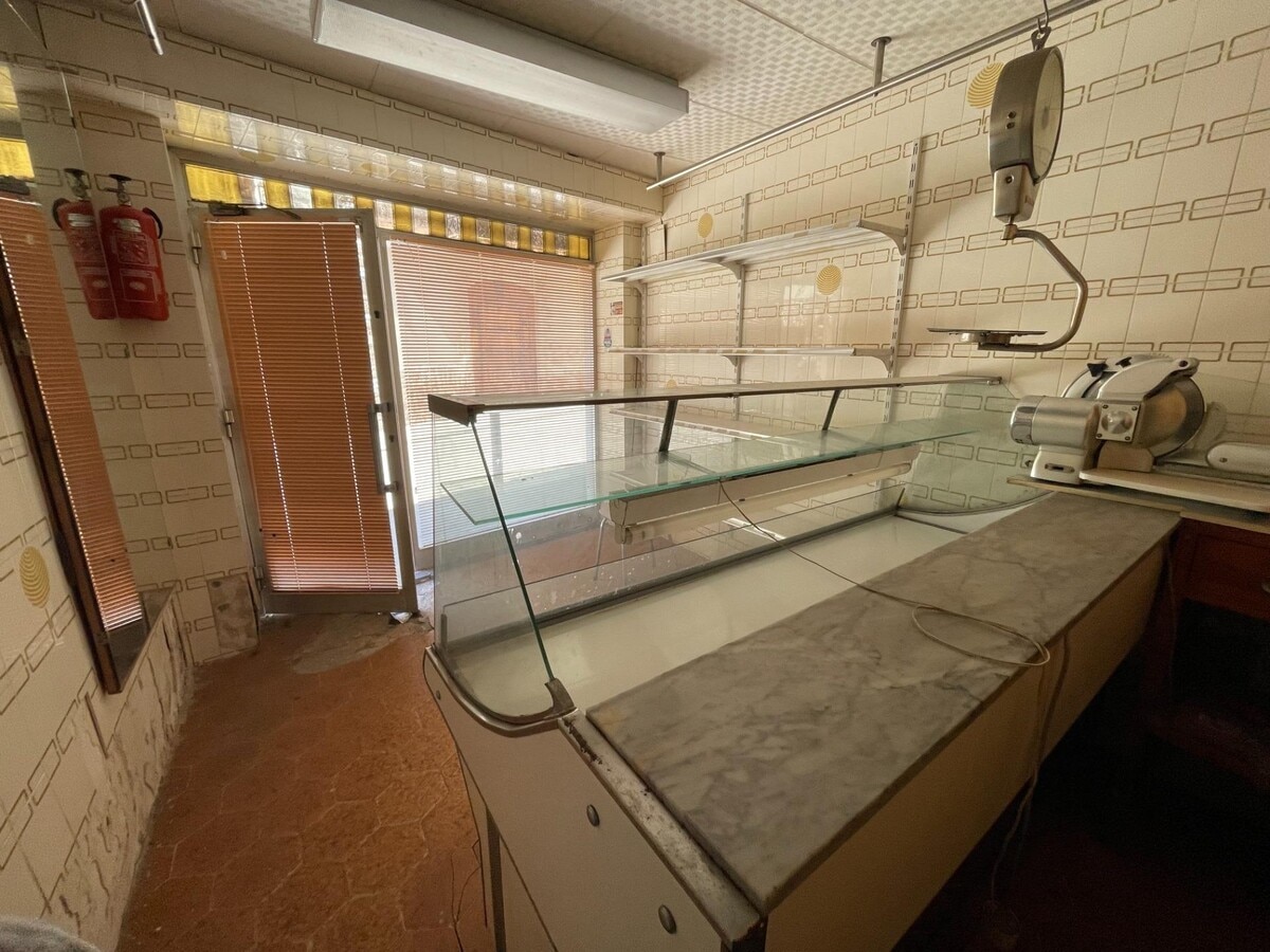 Calaf, BAR 08280 - Unit Pt01 - - Interior Photo - Image 2 of 7