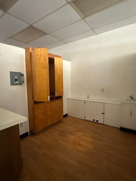 127 E Garvey Ave, Monterey Park, CA à louer - Photo du bâtiment - Image 3 de 17