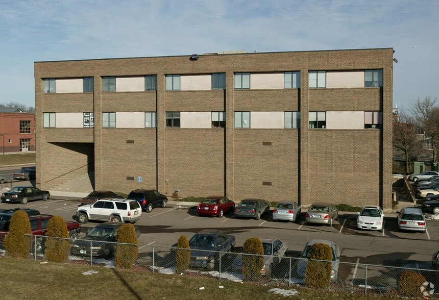 1229-1251 Albany Ave, Hartford, CT à louer - Photo du bâtiment - Image 3 de 8