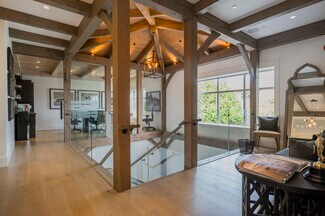 Plus de détails pour 6039 196 St, Surrey, BC - Flex à vendre