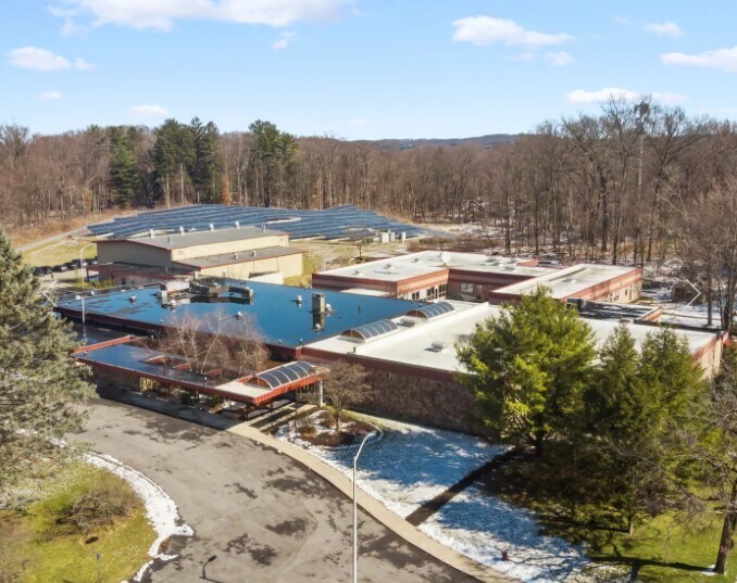 260 Boardman Rd, Poughkeepsie, NY à louer - Photo du bâtiment - Image 2 de 11