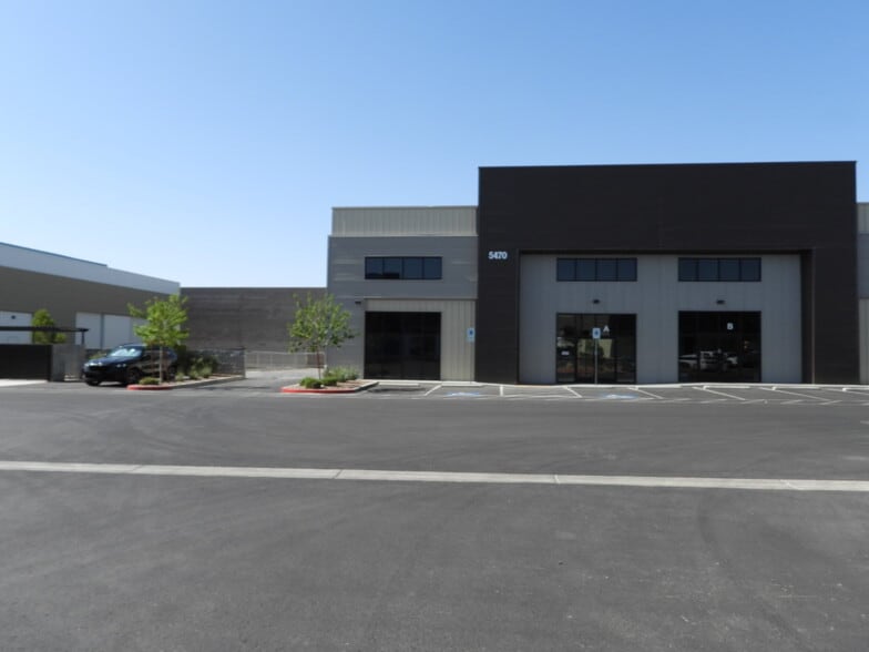 5470 Stephanie St, Las Vegas, NV for lease - Building Photo - Image 3 of 14