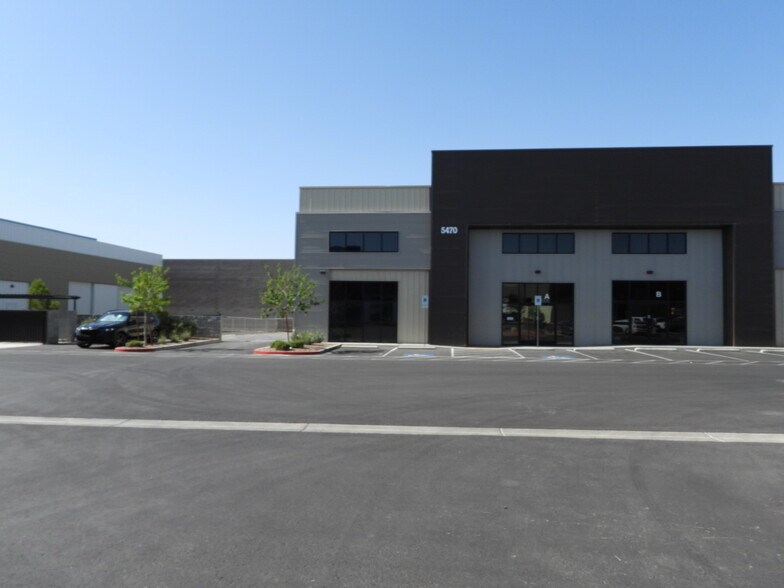 5470 Stephanie St, Las Vegas, NV à louer - Photo du bâtiment - Image 3 de 14