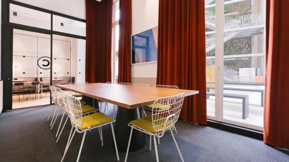 92-98 Avenue Des Champs Elysées, Paris à louer - Photo du bâtiment - Image 3 de 5