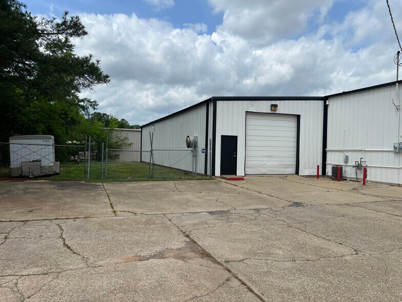 9160 Linwood Ave, Shreveport, LA à louer - Photo du bâtiment - Image 2 de 10