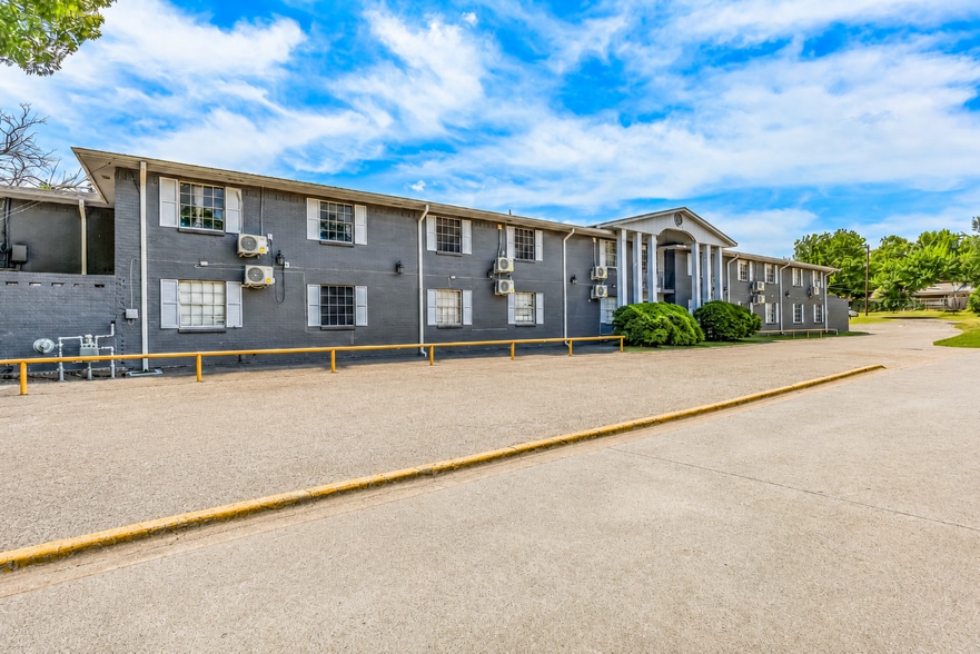 1500 E Beverly Dr, Corsicana, TX for sale - Building Photo - Image 3 of 11
