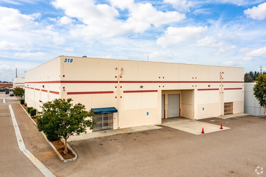 331-401 W Victoria St, Gardena, CA à louer - Photo du bâtiment - Image 1 de 11