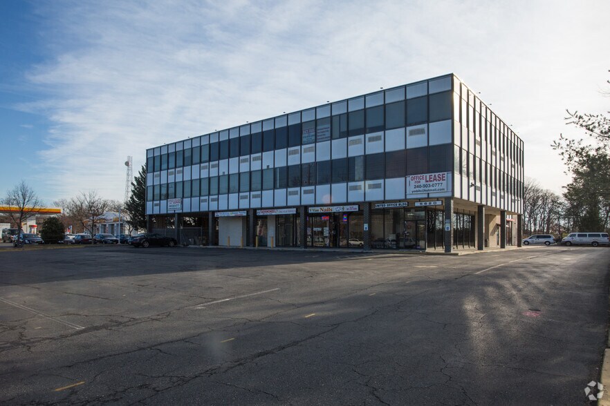 5612 Saint Barnabas Rd, Oxon Hill, MD à vendre - Photo principale - Image 1 de 1