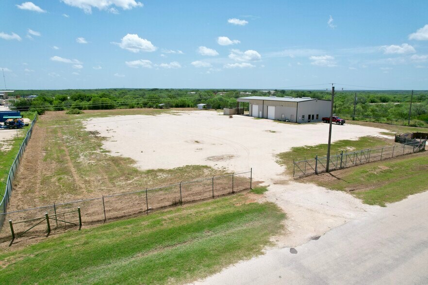 1273 County Road 429, Pleasanton, TX à louer - Aérien - Image 3 de 8