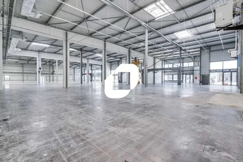 Flex in Le Blanc-Mesnil for lease - Interior Photo - Image 3 of 26