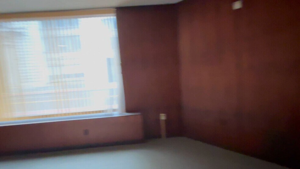 8 W Market St, Wilkes-Barre, PA à louer - Vidéo sur l’inscription commerciale - Image 3 de 13