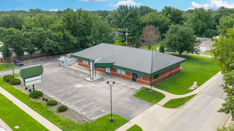 521 W Grand Ave, Haysville, KS for lease - Building Photo - Image 3 of 10