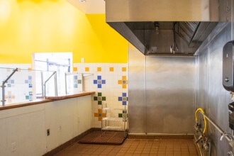 3301-3311 E 12th St, Oakland, CA à louer Photo intérieure- Image 2 de 25