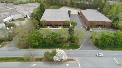 4190 Piedmont Pky, Greensboro, NC à louer Aérien- Image 2 de 14