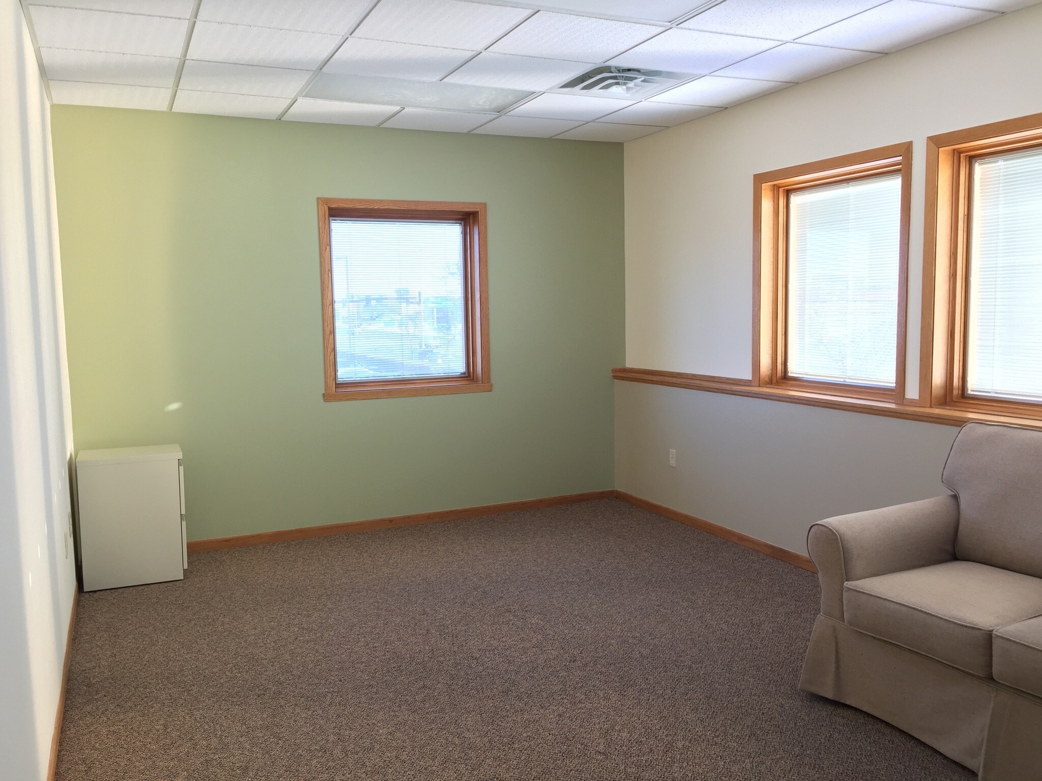 4357 13th Ave SW, Fargo, ND for sale Interior Photo- Image 1 of 3