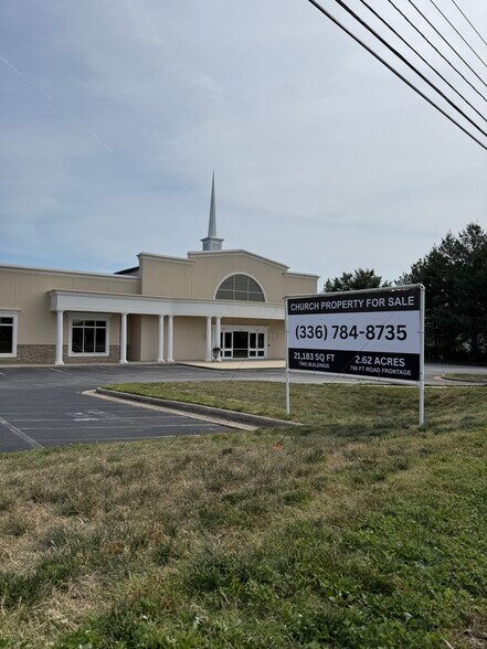 1410 W Clemmonsville Rd, Winston-Salem, NC à vendre - Photo du bâtiment - Image 1 de 2