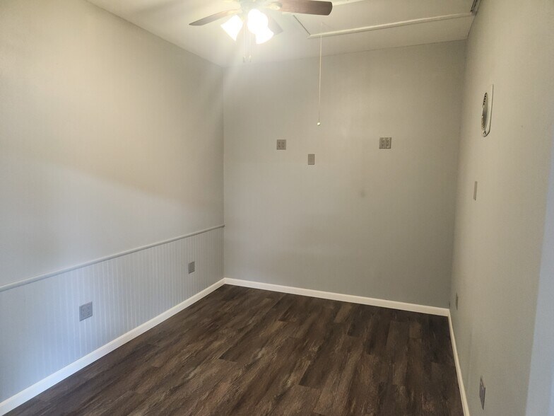 N91W16356 Pershing Ave, Menomonee Falls, WI à louer - Photo du bâtiment - Image 3 de 5