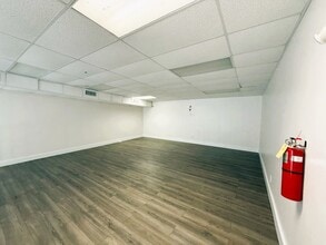 1085 Business Ln, Naples, FL à louer Photo intérieure- Image 1 de 11