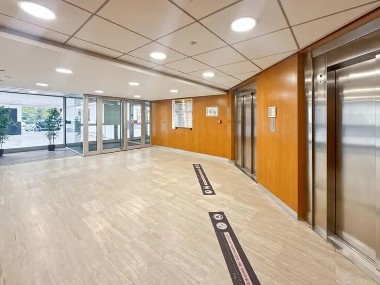 112 Avenue De Hambourg, Marseille à louer - Hall d’entrée - Image 3 de 17