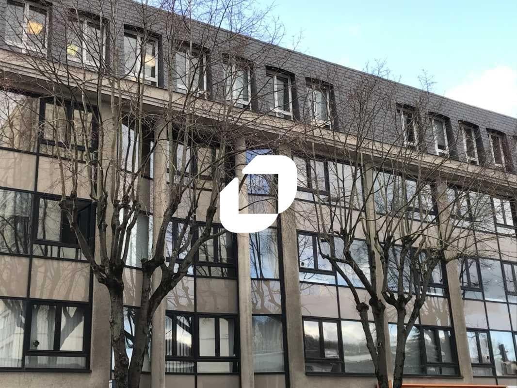 Office in Chaville for sale Building Photo- Image 1 of 14