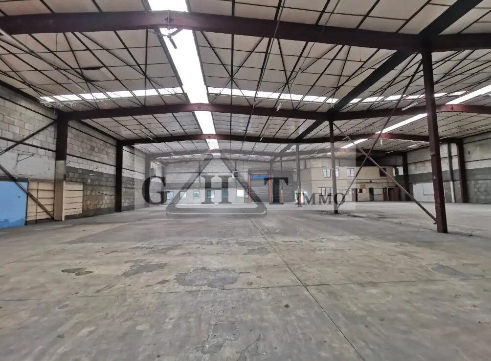 Industrial in Plaisir for sale Building Photo- Image 1 of 6