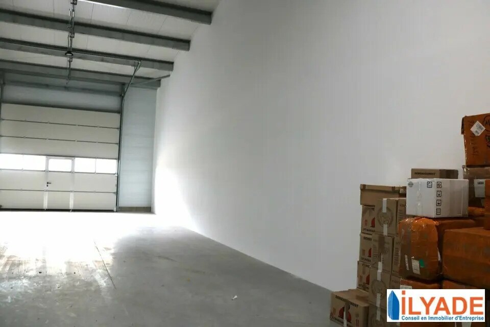 Flex in Rousset for lease Building Photo- Image 1 of 10