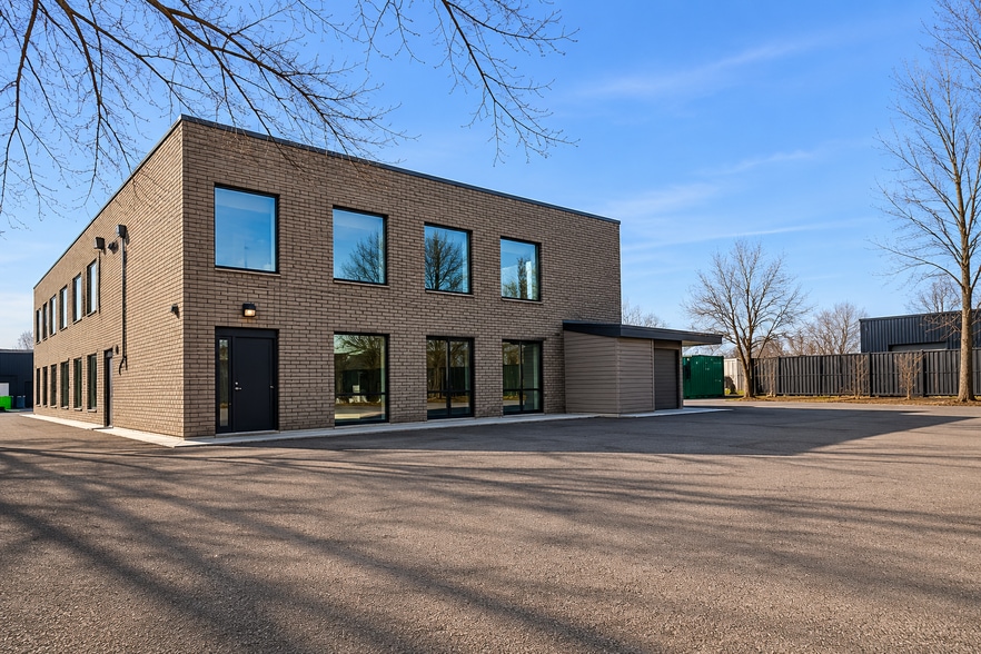 445 Rue Du Parc-Industriel, Longueuil, QC à vendre - Photo du bâtiment - Image 2 de 5