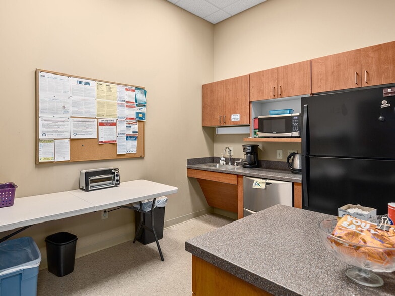 1100 Ridgefield Blvd, Asheville, NC for lease - Building Photo - Image 2 of 11