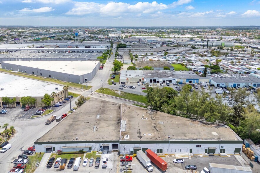 7361-7391 NW 78th St, Medley, FL à louer - Photo du bâtiment - Image 1 de 12