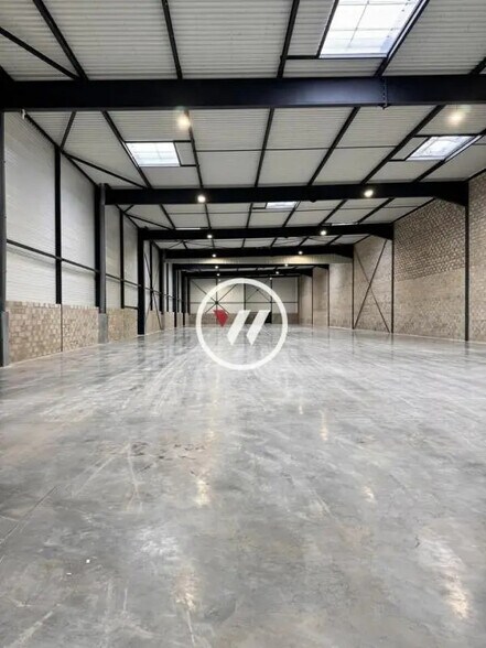 Industrial in Le Blanc-Mesnil for lease - Building Photo - Image 1 of 10
