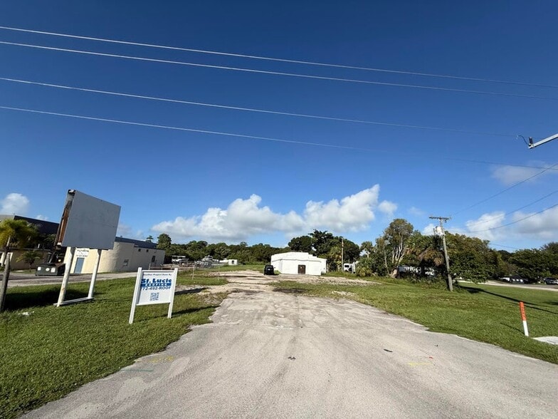 4651 S Us-1 Hwy, Fort Pierce, FL for sale - Building Photo - Image 2 of 4