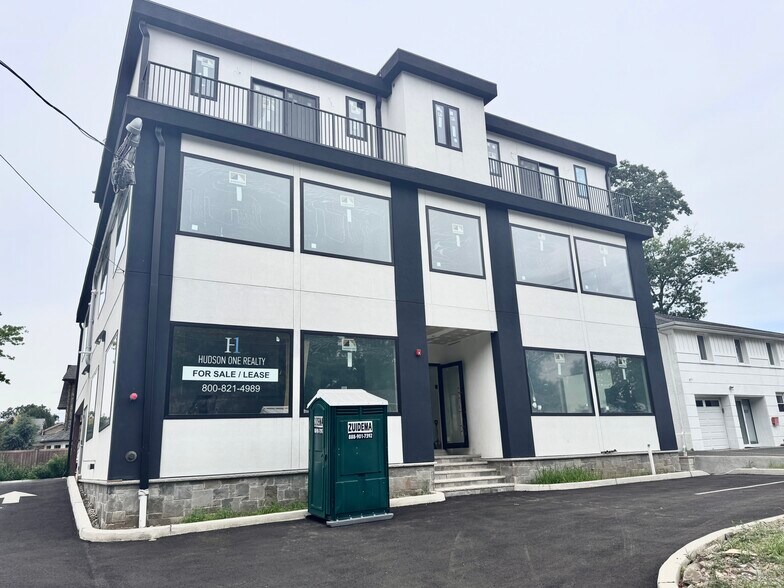 1079 Palisade Ave, Fort Lee, NJ à vendre - Photo du bâtiment - Image 2 de 3