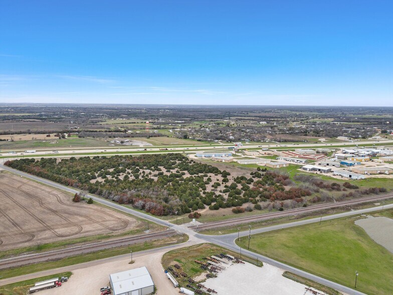 27.65 Acres on S IH35, Elm Mott, TX à vendre - Photo du bâtiment - Image 2 de 5