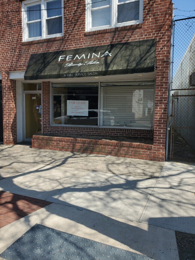 Plus de détails pour 235 Deer Park Ave, Babylon, NY - Commerce de détail à louer