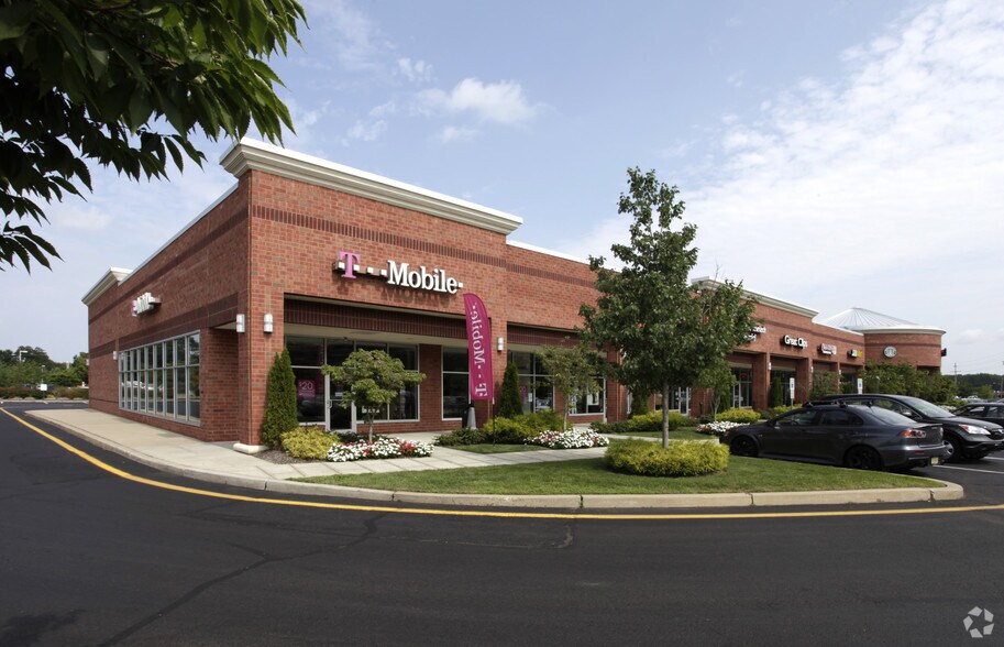 57-67 Route 9, Morganville, NJ à louer - Photo du bâtiment - Image 2 de 6