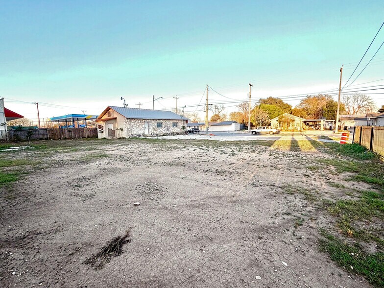 615 Pleasanton Rd, San Antonio, TX à vendre - Photo du bâtiment - Image 3 de 7