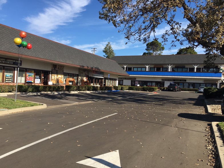 2501-2537 E Thousand Oaks Blvd, Thousand Oaks, CA for lease - Building Photo - Image 2 of 20